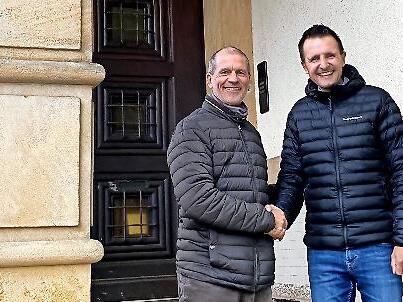 Arnt-Uwe Schille, Vorsitzender des Fördervereins für das Sonnenhaus in Lichtenfels (links) und Erster Bürgermeister Andreas Hügerich.