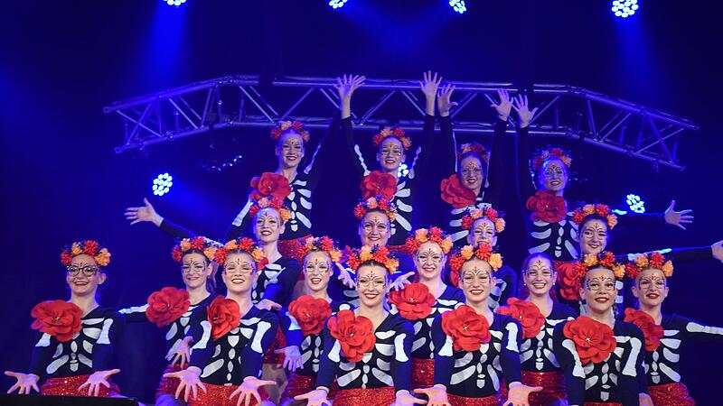 Auch die Prinzengarde bot noch ein Schmankerl mit ihrem Showtanz &bdquo;Dia de los muertos&ldquo; (Mexikanischer Feiertag zu Ehren der Toten)