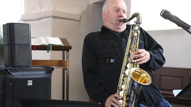 Smooth oder rockig, Friedbert Heckmann fand zu den Balladen und Songs immer den richtigen Ton. Das außergewöhnliche „Ein-Mann-Konzert“ hinterließ einen starken Eindruck.
