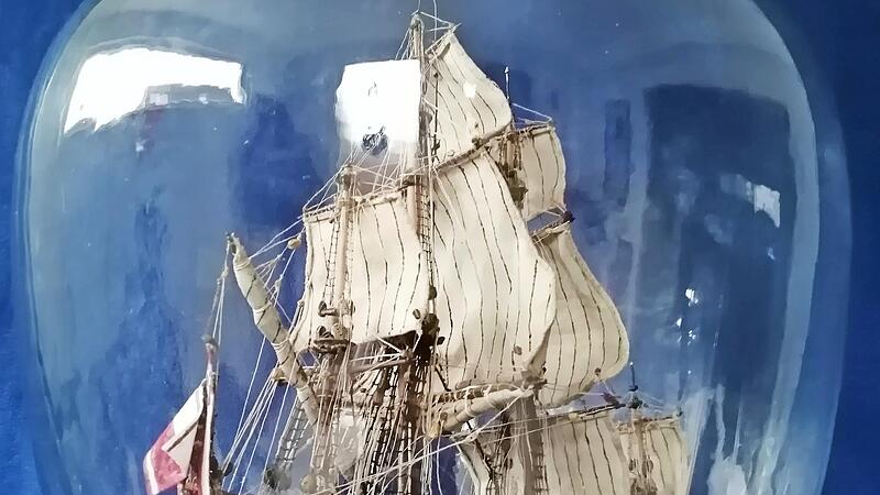 Mit diesem Schiff hält Matthias Schultz den Weltrekord für das größte freischwebende Buddelschiff. Mit diesem Schiff hält Matthias Schultz den Weltrekord für das größte freischwebende Buddelschiff.