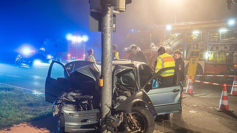 Verfolgungsjagd im Kreis Bamberg: Auto kracht gegen Ampel