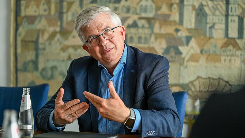 Auskunftsfreudig: Der FDP-Bundestagsabgeordnete Andrew Ullmann belegt im Ranking des Portals "abgeordnetenwatch.de" einen Spitzenplatz. Auskunftsfreudig: Der FDP-Bundestagsabgeordnete Andrew Ullmann belegt im Ranking des Portals "abgeordnetenwatch.de" einen Spitzenplatz.