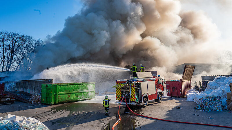 Großalarm in Forchheim: Recyclinghof in FlammenForchheim & Fränkische Schweiz