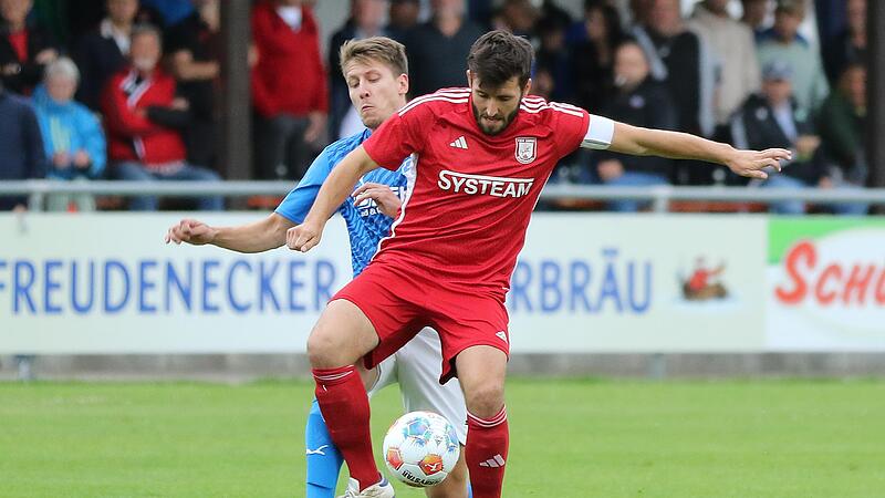 TSV-Kapitän Maximilian Dietz (vorne) peilt am Sonntag mit Staffelstein gegen den FC Oberhaid im dritten Anlauf den ersten Saisonsieg an.