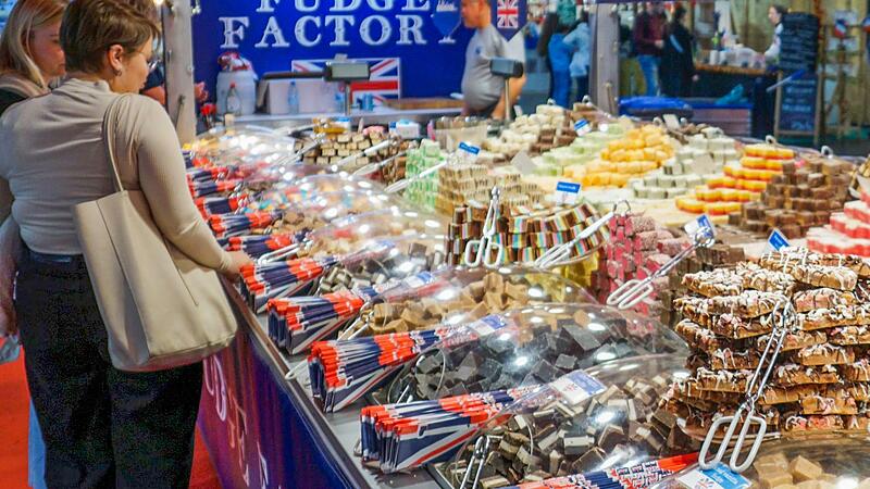 Impression aus Halle 5  der Consumenta in N&uuml;rnberg, die mit allen m&ouml;glichen Gen&uuml;ssen lockt.