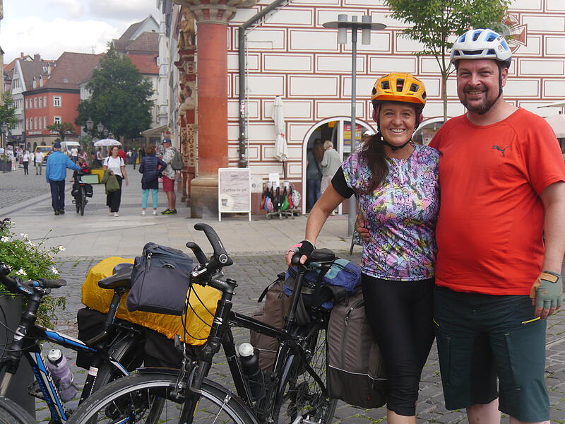 Daniela und Alex Bela mit ihren Fahrr&auml;dern