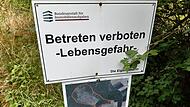 Die Schilder meinen es ernst, auch ohne Wachposten mit der Waffe im Anschlag: Das Erbe des Krieges bei Sulzheim ist bis heute brandgefährlich.