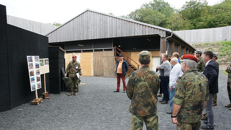 Der „Reitstall“ gehört zu einer Schießanlage für Spezialkräfte der Bundeswehr auf dem Truppenübungsplatz Wildflecken.