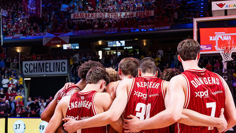 "Bamberg ist stolz auf euch": So verabschiedeten die Bamberger Fans ihr Team aus der Saison. "Bamberg ist stolz auf euch": So verabschiedeten die Bamberger Fans ihr Team aus der Saison.