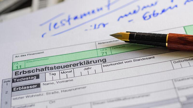 Die steuerliche Belastung durch das Erben einer Immobilie oder eines Grundstücks könnte ab 2023 deutlich höher werden. Die steuerliche Belastung durch das Erben einer Immobilie oder eines Grundstücks könnte ab 2023 deutlich höher werden.