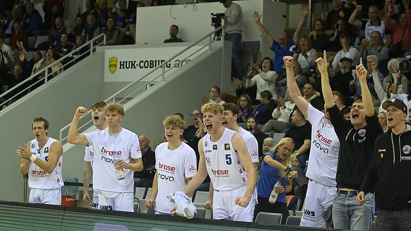 Nico Höllerl (vorne rechts) und Teamkollegen stellen sich auf ein aufreibendes Spiel am Sonntag gegen die Fellbach Flashers ein. Denn sie wissen, dass es knapp zugehen kann. Nico Höllerl (vorne rechts) und Teamkollegen stellen sich auf ein aufreibendes Spiel am Sonntag gegen die Fellbach Flashers ein. Denn sie wissen, dass es knapp zugehen kann.