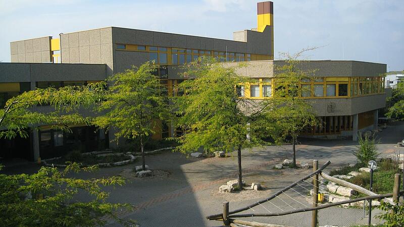 Das Gymnasium in Herzogenaurach soll bis 2030 an das Fernwärmenetz angeschlossen sein.
