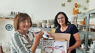 Brigitte (links) und Helga-Maria sind ein Teil des Ehrenamts-Teams im Ladentreff Goethestraße der Diakonie Kulmbach.