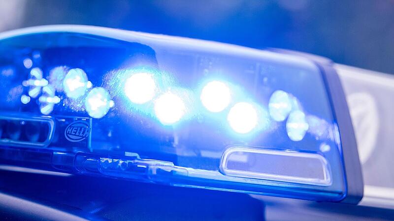 Überfall bei Bad Staffelstein: Vermummte Männer attackieren Autofahrer Überfall bei Bad Staffelstein: Vermummte Männer attackieren Autofahrer