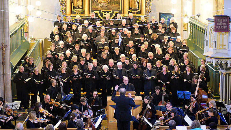 Bachs Monumentalwerk in der Petrikirche: Am Sonntag f&uuml;hrten die Kantoreien aus Bayreuth und Kulmbach, namhafte Solisten und das Orchester N&uuml;rnberg Barock unter der Leitung von Christian Reitenspie&szlig; die Matth&auml;uspassion auf.