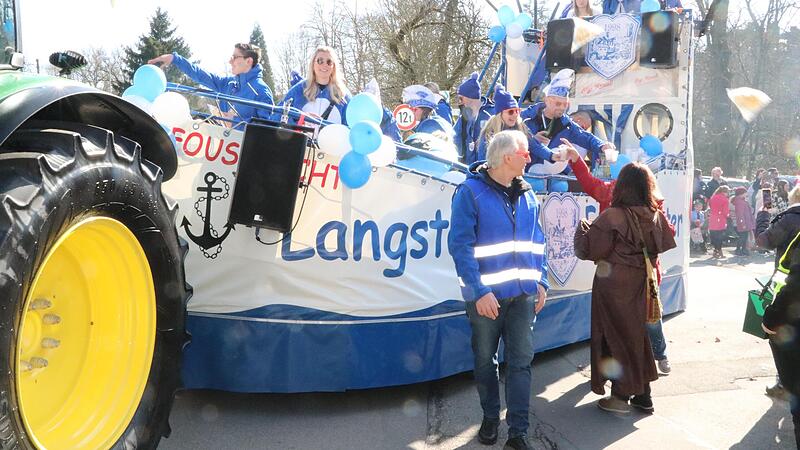 Mächtig was geboten wurde am Sonntag beim Umzug der „Langstädter Fousanachter“.