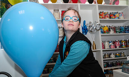 Marius - ein Tag lang Chefsein im Ballonladen vom Papa