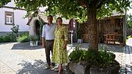 Die Gastwirtschaft Zum Wirt ist seit 150 Jahren ein Familienbetrieb. Aktuell führt es Claudia Raab, mit tatkräftiger Unterstützung durch ihren Mann Wolfgang.