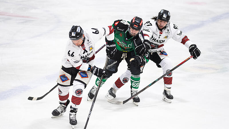 Martin Vojcak (Mitte) wehrt sich gegen René Röthke (rechts). Höchstadts Kapitän und Passaus Altmeister kreuzen am Mittwoch erneut die Klingen.
