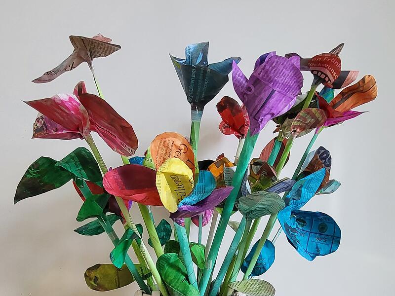 Der 1. Platz im Teamwettbewerb geht an die Klasse 4a der Dr.-Ro&szlig;bach-Grundschule Lichtenfels. Die Sch&uuml;lerinnen und Sch&uuml;ler begeisterten die Jury mit ihrem bunten Blumenstrau&szlig;.