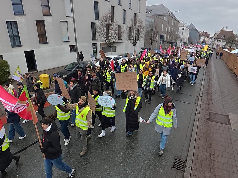 Warnstreik in Mittelfranken: Universit&auml;tsklinikums- und Hochschulmitarbeiter legen ihre Arbeit niederWarnstreik Erlangen