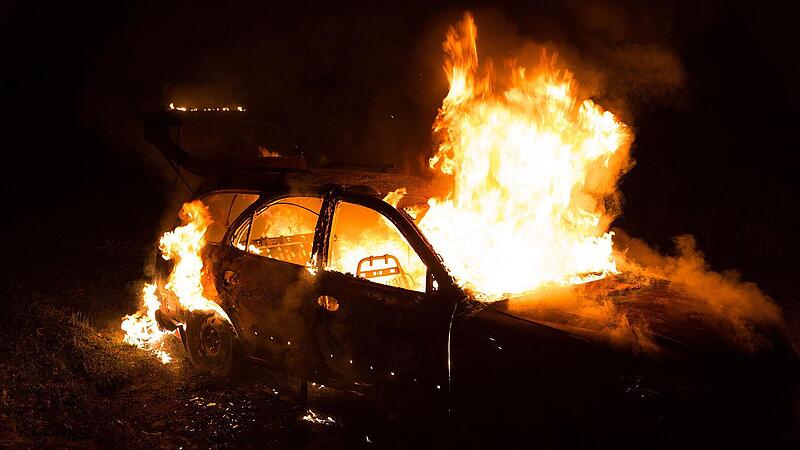 Kulmbach: Abgebranntes Auto sorgt f&uuml;r R&auml;tsel - Kripo ermittelt