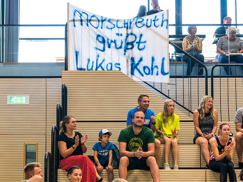 Viele Bekannte von Lukas Kohl waren unter den Zuschauern.