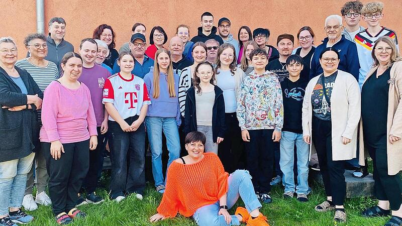 Die Musikerinnen und Musiker der Blaskapelle Kirchaich mit ihrer Dirigentin Kristina Renner beim Probewochenende.