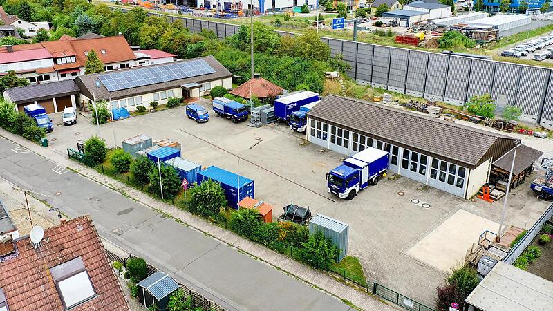 Auf dem Gel&auml;nde des THW in Baiersdorf zwischen K&ouml;nigsberger Stra&szlig;e und Autobahn 73 (hinter der L&auml;rmschutzwand) geht es eng zu. Im Moment werden Pl&auml;ne angedacht, einen Neubau mit einem Brand- und Katastrophenschutzzentrum des Landkreises Erlangen-H...