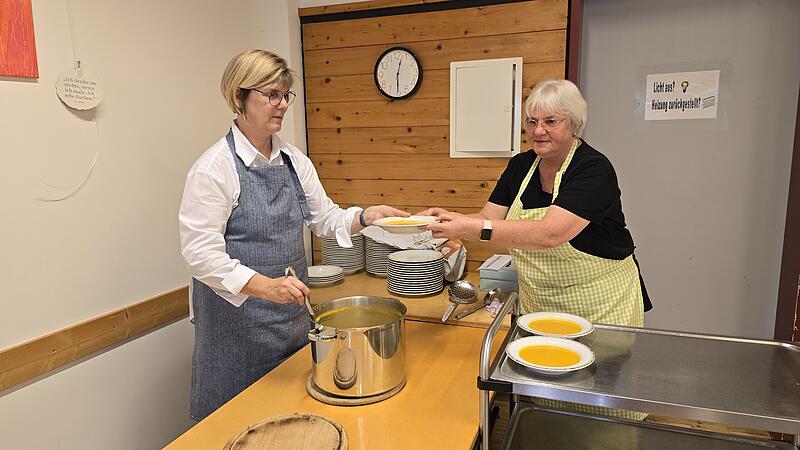 Seit vielen Jahren steht die erfahrene K&ouml;chin Gabi Winkelhaus in der K&uuml;che der Diakonie.