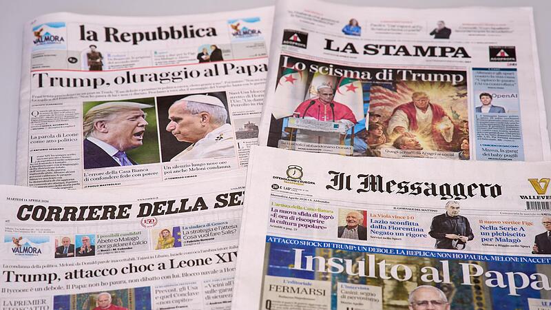 Dieses Bild zeigt die Titelseiten italienischer Zeitungen, die &uuml;ber die &Auml;u&szlig;erungen von US-Pr&auml;sident Donald Trump &uuml;ber Papst Leo XIV. berichten.