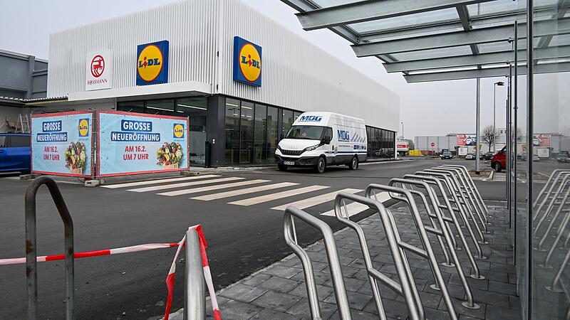 LEZ 14 Laubanger 1300 Quadratmeter Verkaufsfläche bietet der neue Lidl-Einkaufsmarkt am "LEZ 14", der vor einigen Tagen eröffnet wurde. Am Samstag, 4. März, folgt die Drogeriekette Rossmann.