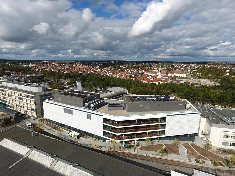 Am Standort Herzogenaurach investierte Schaeffler nach eigenen Angaben rund 90 Millionen Euro in das neue Technologiezentrum.