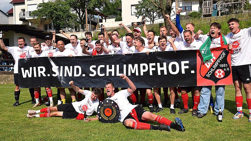 Ein historischer Moment f&uuml;r die DJK Schlimpfhof, die erstmals in der Vereinsgeschichte einen Meistertitel holt und in die A-Klasse aufsteigt.