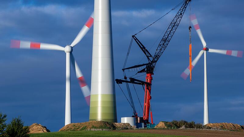 Damit der Ausbau der Windkraft weiter vorankommt, wurde im Bereich des Regionalen Planungsverbands Main-Rh&ouml;n ein Beteiligungsverfahren f&uuml;r die Ausweisung neuer Windenergiegebiete gestartet. F&uuml;r Rh&ouml;n-Grabfeld sind dabei f&uuml;nf weitere Fl&auml;chen vorgesc...