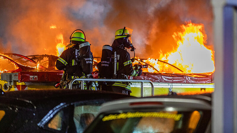 In Erlangen ist am Montagabend ein E-Auto zum zweiten Mal abgebrannt.
