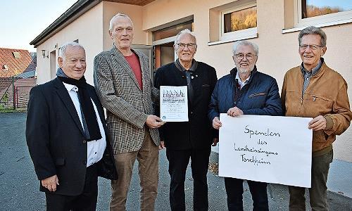 Foto von links: Bürgermeister Rudolf Braun, Braumeister Urban Winkler, 1. Vorsitzender Eduard Nöth, Schatzmeister Herbert Meier, und stellvertretender Vorsitzender des Fränkischen Sängerbunds Hans-Jörg Förster