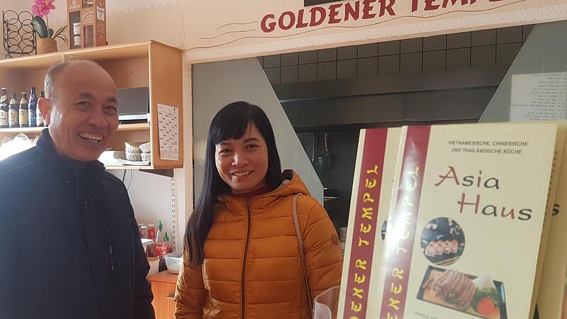 Quang Tuyen Nguyen und seine Frau Tran Thi Tra k&uuml;ndigen die Renovierung des Asia-Hauses an und freuen sich auf den Start im n&auml;chsten Jahr mit einer erweiterten Speisekarte.