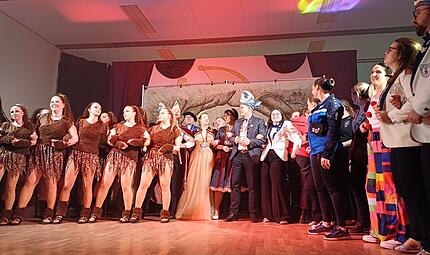 Viel los war bei der Prunksitzung Schw&auml;rzelbach 2026