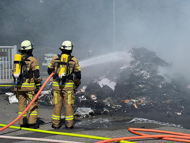 Müll-Brand in Kronach: Fahrer verhindert Schlimmeres Müll-Brand in Kronach: Fahrer verhindert Schlimmeres