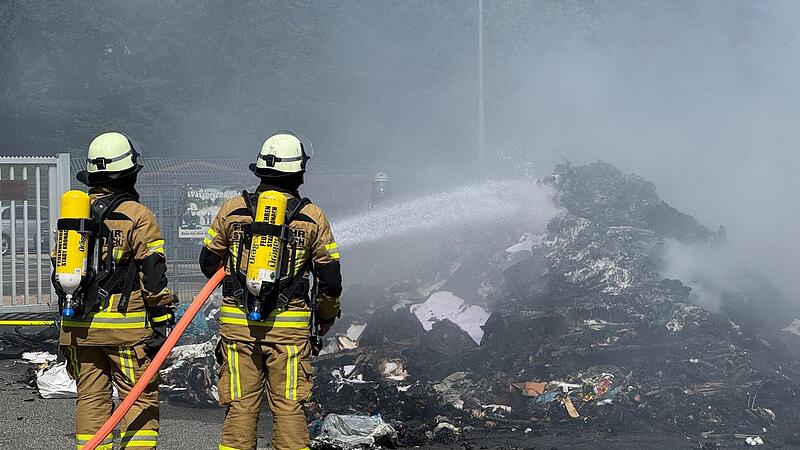 M&uuml;ll-Brand in Kronach: Fahrer verhindert Schlimmeres