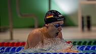 Der sehbehinderte Harsdorfer Schwimmer Kimi Br&uuml;ckner wurde in Berlin vierfacher Deutscher Meister.