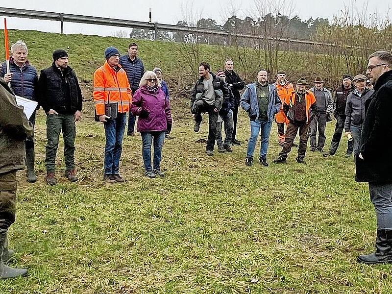 Zu dem Beh&ouml;rdengespr&auml;ch &uuml;ber das Biberproblem in der Marktgemeinde waren mehr als 30 B&uuml;rgerinnen und B&uuml;rger erschienen.