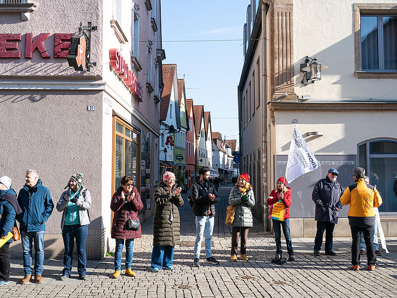 Die sch&ouml;nsten Impressionen von der Menschenkette der Omas gegen Rechts am 8. Februar in Forchheim.