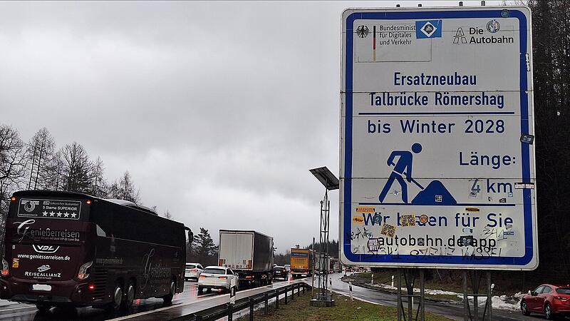 Stau vor Talbr&uuml;cke R&ouml;mershag auf Rh&ouml;nautobahn A7