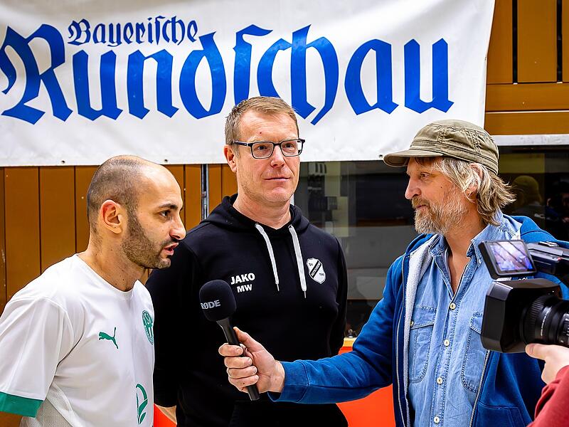 Anton Makarenko (li.) und Michael Werzer (Mitte) im Interview mit Sportredakteur Christian Schuberth.