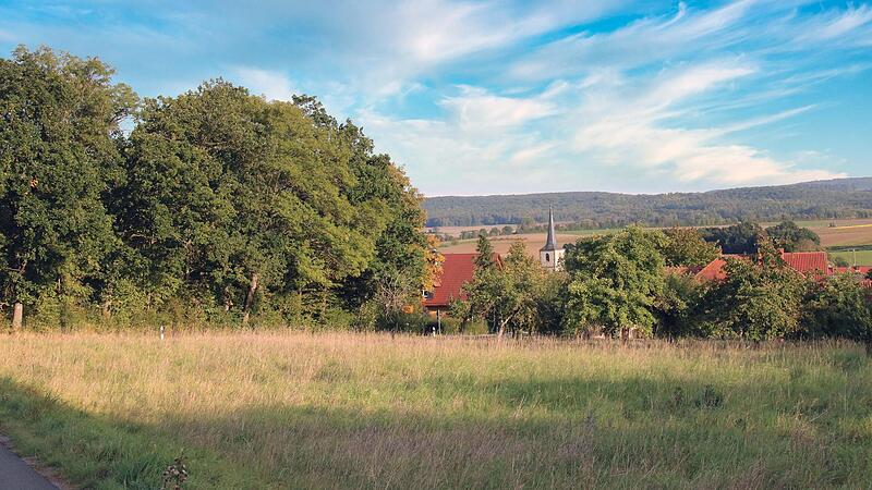 Hier entsteht zumindest auf absehbare Zeit kein Wohngebiet für etwa 100 Personen. Nach dem Verlauf der Bürgerversammlung will Bürgermeister Kastl dem Stadtrat vorschlagen, den Aufstellungsbeschluss Baugebiet „Kührasen II" aufzuheben. Die Mehrheit ...