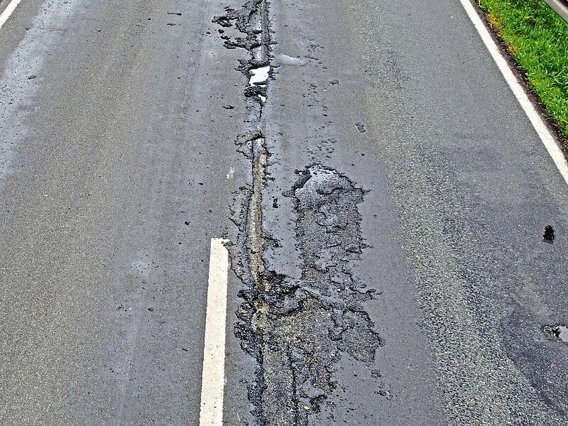 Hitzewallungen auf der Stra&szlig;e. Staatliches Bauamt