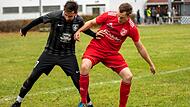 Nicht nur um den Ball – wie hier zwischen dem Neustadter Ugur Karatas (links) und dem Staffelsteiner Armin Hatzold – wurde am Sonntag wohl gekämpft. Nach dem Spiel soll es unschöne Szenen gegeben haben. Nicht nur um den Ball – wie hier zwischen dem Neustadter Ugur Karatas (links) und dem Staffelsteiner Armin Hatzold – wurde am Sonntag wohl gekämpft. Nach dem Spiel soll es unschöne Szenen gegeben haben.