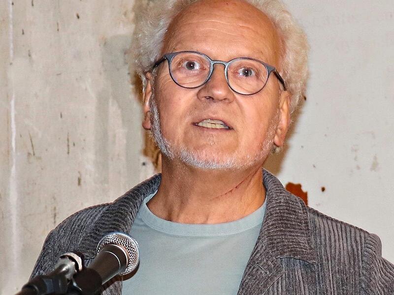 Hans-Martin Lechner lobte in seiner Laudatio das klare Statement des Preisträgers für Menschlichkeit. Hans-Martin Lechner lobte in seiner Laudatio das klare Statement des Preisträgers für Menschlichkeit.